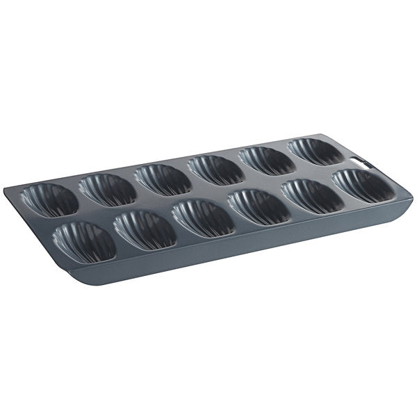 Madeleine Pans